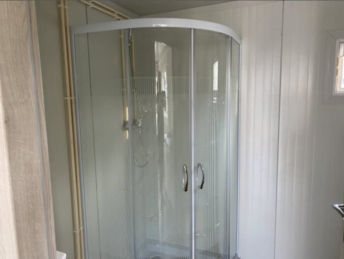 Oficina contenedor 6,00 x 2,40m con WC, ducha y cocina americana - Imagen 13