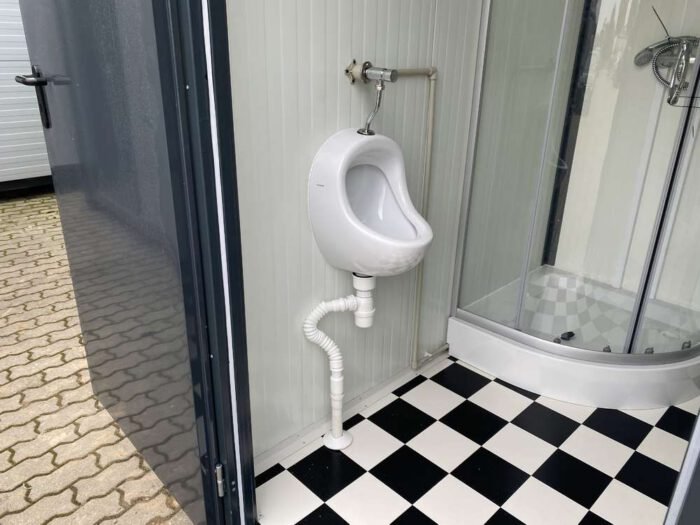 Contenedor sanitario 4x2m WC doble con duchas - Imagen 11