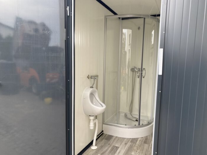 Contenedor sanitario 4x2m WC doble con duchas - Imagen 12