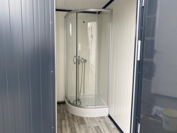 Contenedor sanitario 4x2m WC doble con duchas - Imagen 13