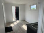 Pequeña casa con marco de plástico - Imagen 7